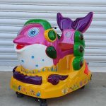 Детска клатушка с монети – делфинче