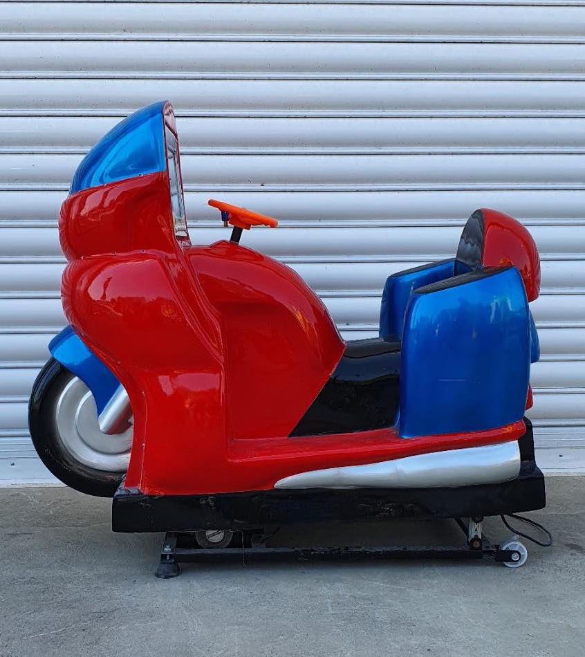 109808439_884316252060080_8214193783632820488_n Детска клатушка с монети – мотор - Image 1