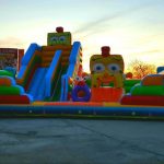 Надуваем замък Спондж Боб