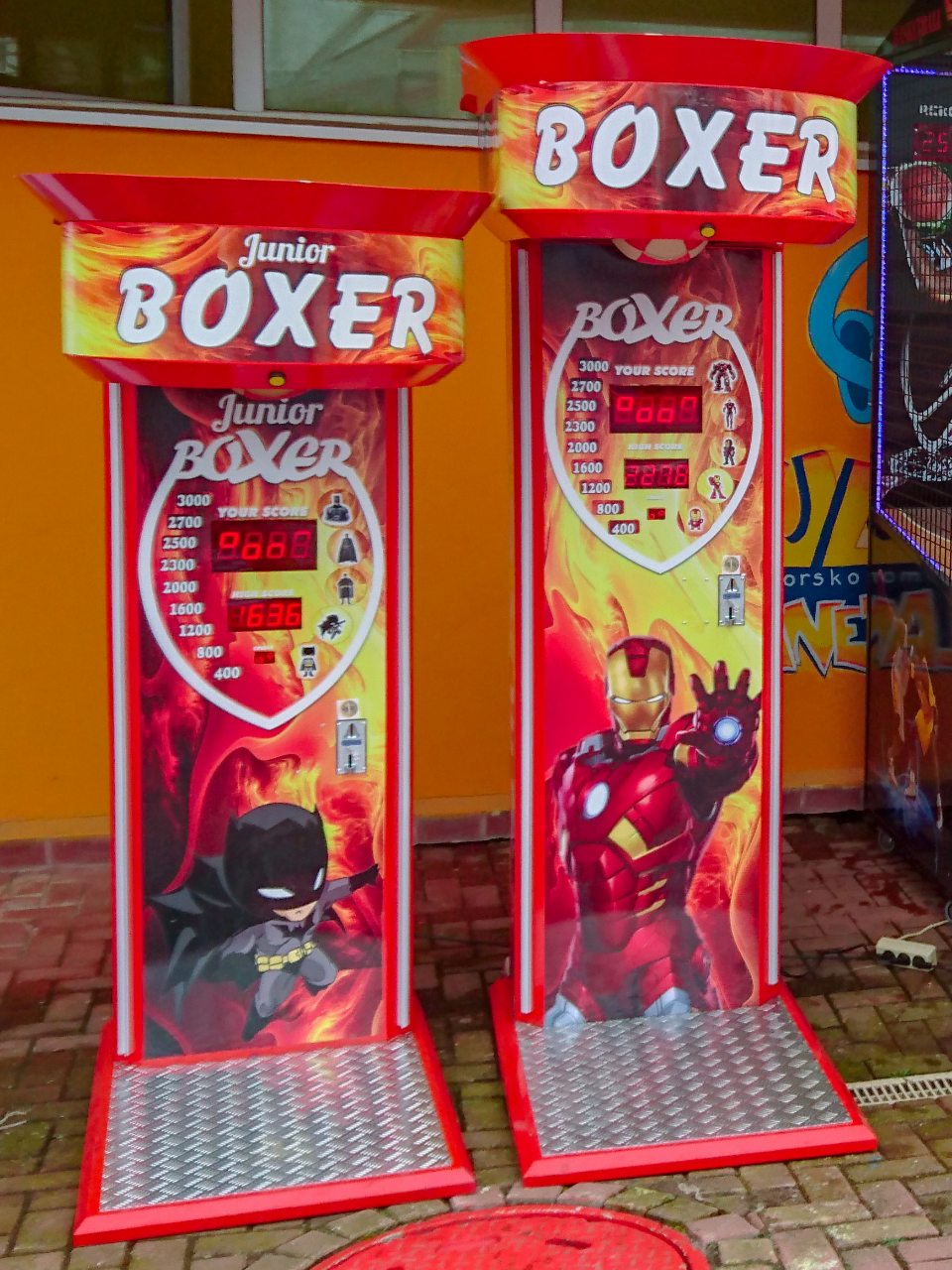 media-share-0-02-05-14b4179ecbba4c265d7ac5469a2632d37cd4cf736e6f24578cad2e778ff040c1-bf100900-e75d-4808-bbf1-6fb474c9da26 Боксова круша с монети - Image 1