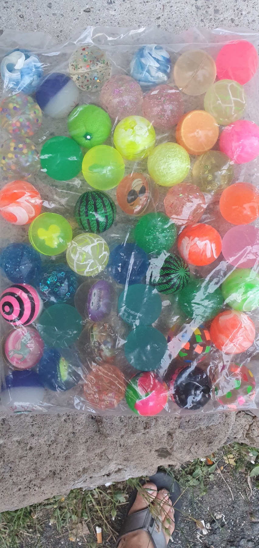 media-share-0-02-05-c068b27adb752eb037e98d83675c43dd33159ac242bbe7bfe4671be5cafe5aa7-03a780f9-1afe-4d07-9df5-13fb8742bbd0 Гумени топчета - Image 1